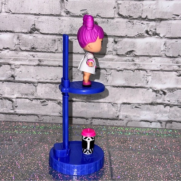 L.O.L. Surprise!  FRONT LINE HERO PHD BB Doll Bottle MGAE Cares Limited Edition - Picture 6 of 9